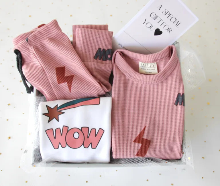 מארז מתנה בגדים WOW לילדים ופעוטות Molly