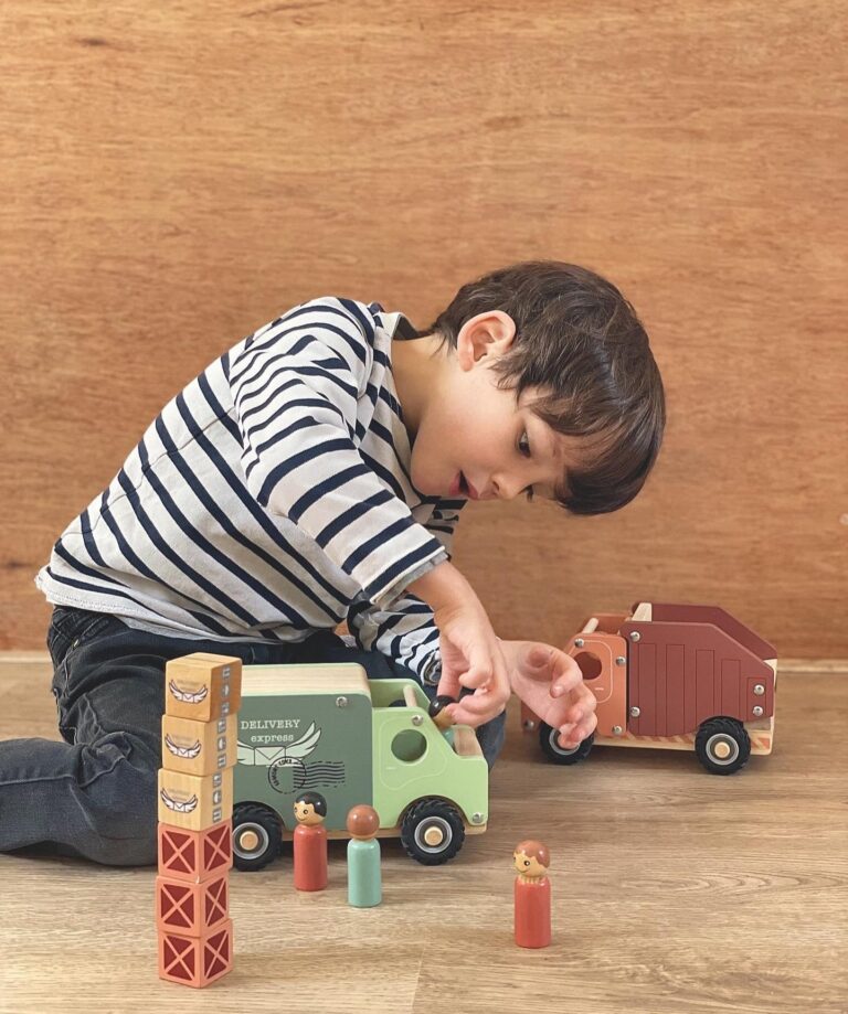 משאית משחק מעץ egmont