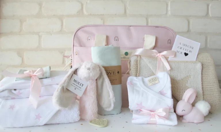 מתנת לידה ליולדת מזוודת הפתעות קשת Molly