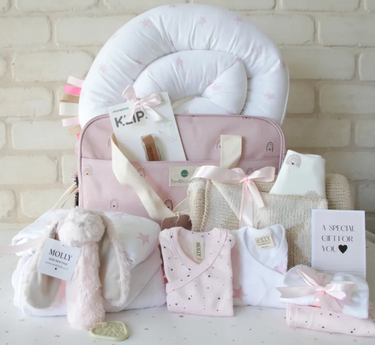 מארז לידה מזוודת הפתעות קשת נחשוש ותופסן מוצץ Molly