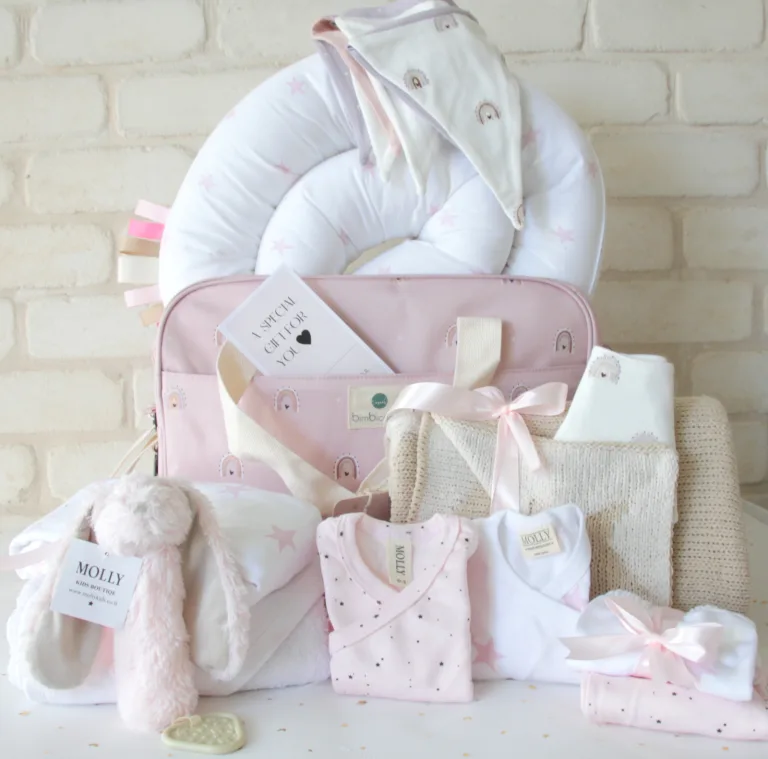 מארז לידה מזוודת הפתעות קשת נחשוש ותופסן מוצץ Molly