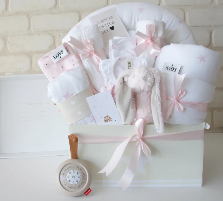 מתנה ליולדת נחשוש למיטה עם מובייל 14 צלילים Molly