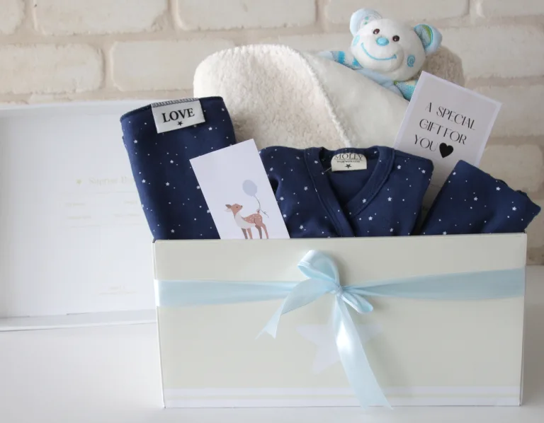 מארז לידה ליולדת שמיכה חמימה ורעשן אחיזה Molly