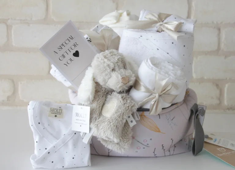 מתנת לידה מקורית עם תיק עגלה